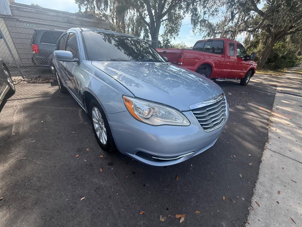 2013 Chrysler 200 Touring's photo