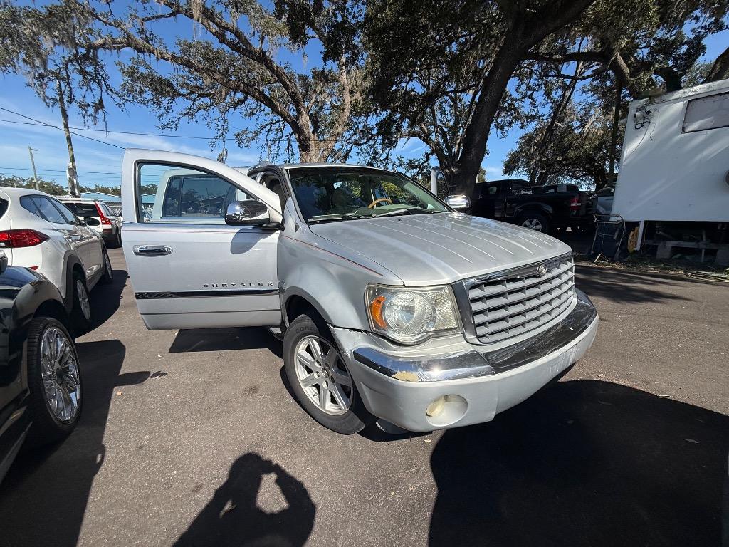 2007 Chrysler Aspen Limited's photo