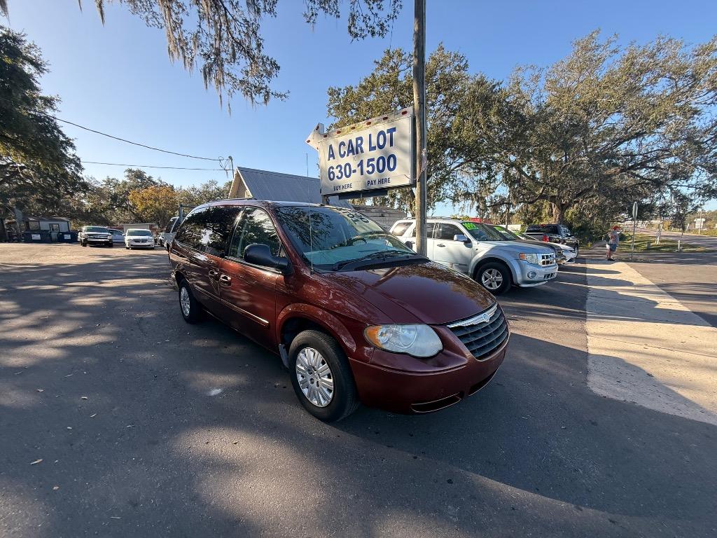 2007 Chrysler Town & Country LX's photo