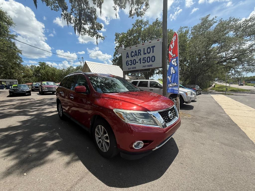 2015 Nissan Pathfinder SV 2WD's photo