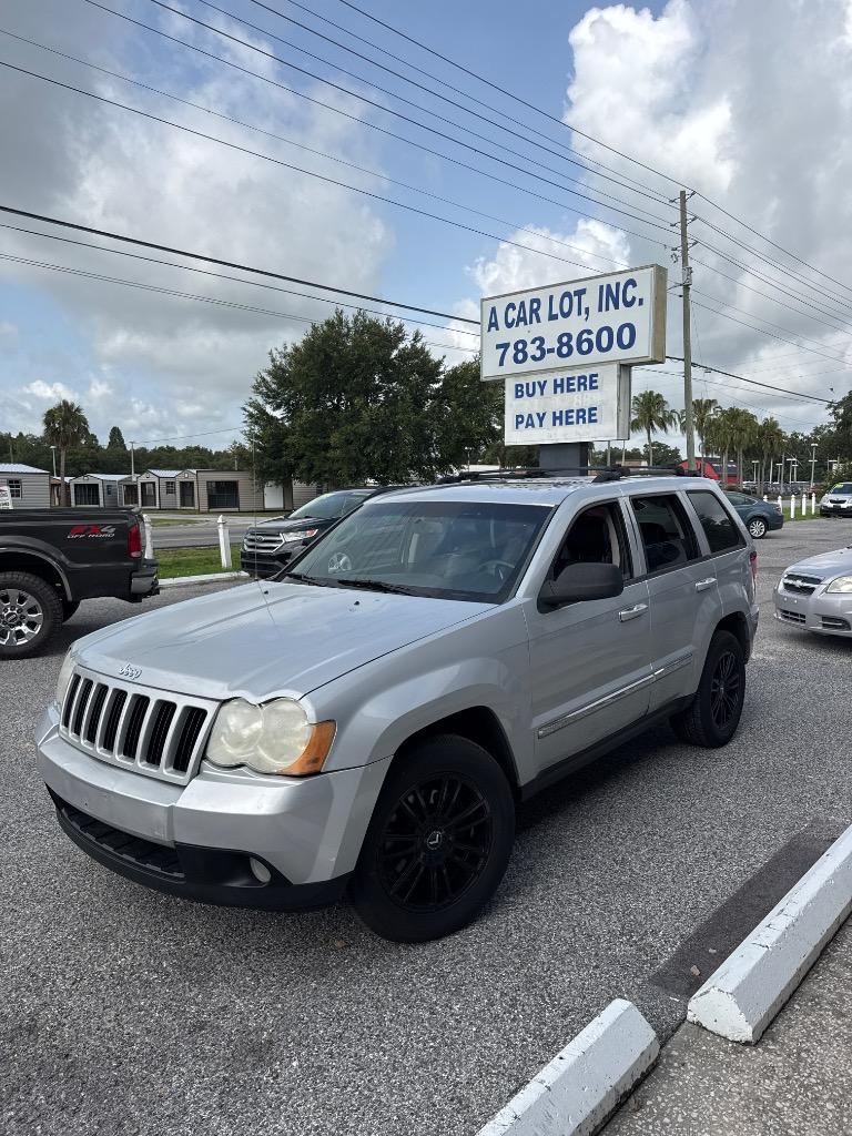 2010 Jeep Grand Cherokee Laredo's photo