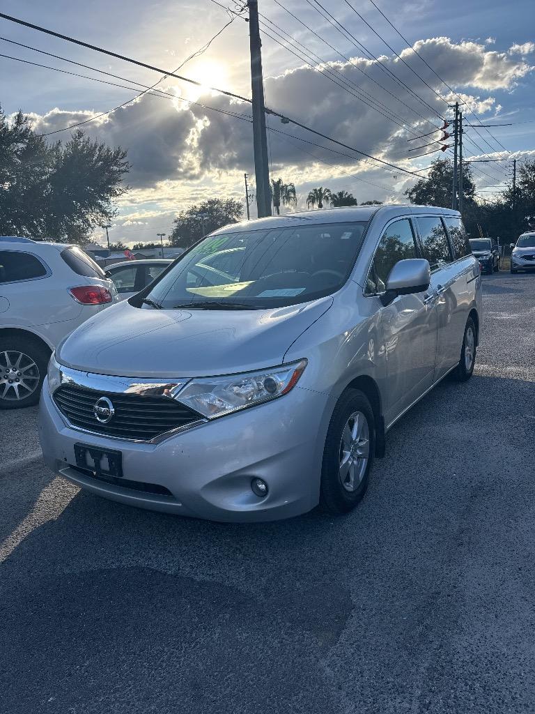 2015 Nissan Quest SV's photo