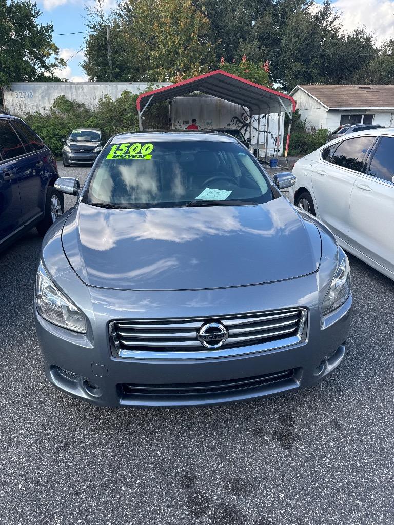 2015 Nissan Quest SV's photo