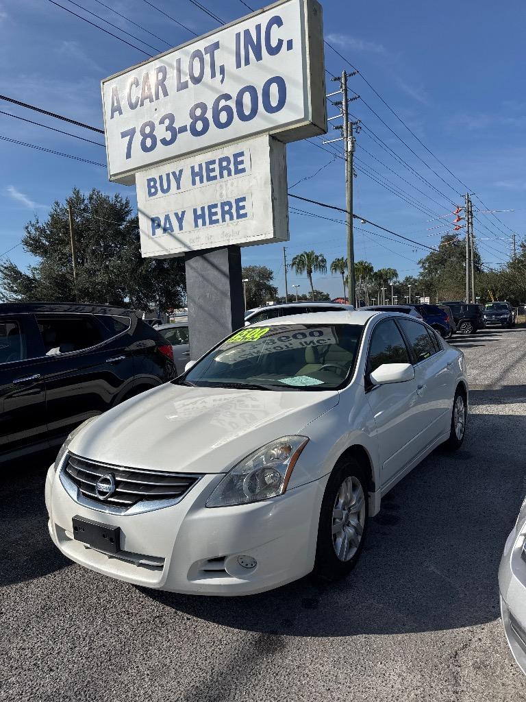 2010 Nissan Altima S's photo