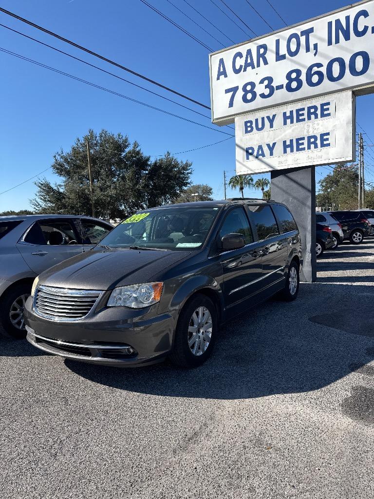 2012 Chrysler Town & Country Touring's photo